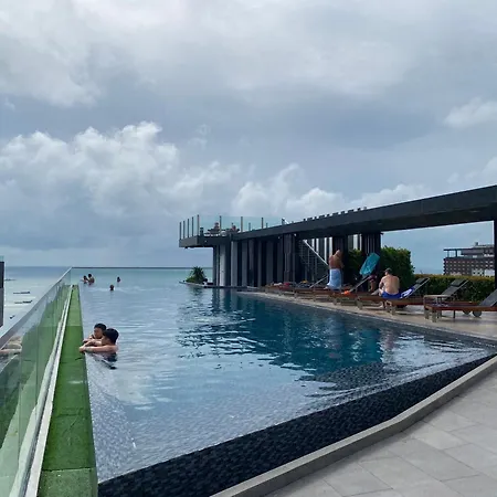 The Base Central Pattaya: Beachfront Apartment near Shopping